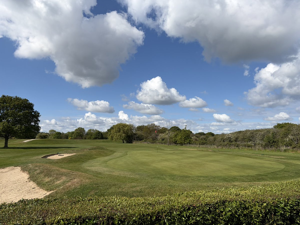 HandDGolfClub's tweet photo. Warmer weather ahoy! 

Let’s have some #Golf in #Tendring and #Essex !
 
And…it’s #Saturday! 

01255 503616 or website for info. 

https://t.co/3DoWaqg421 https://t.co/FJQ9poSfyV
