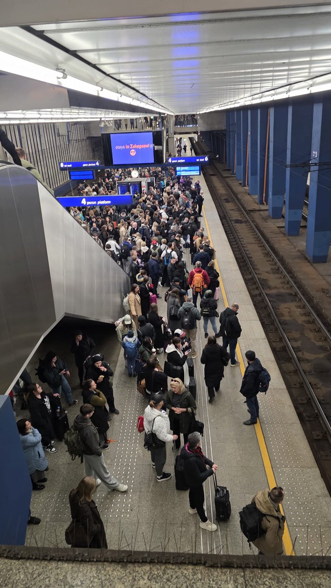 PiotrMalepszak's tweet photo. Po 4 miesiącach 2026 dalszy⬆️liczby pasażerów kolei w skali kraju, 11% w @PKPIntercityPDP. Relacje międzywojewódzkie o największym ⬆️w porównaniu do analogicznego okresu 2025
Szczecin-Poznań o 32%
Rzeszów-Krk o 22%
Łódź-Wawa o 17%
Wrocław-Poznań o 16%
Białystok i Toruń-Wawa o 16% https://t.co/9iTuQzgxu3
