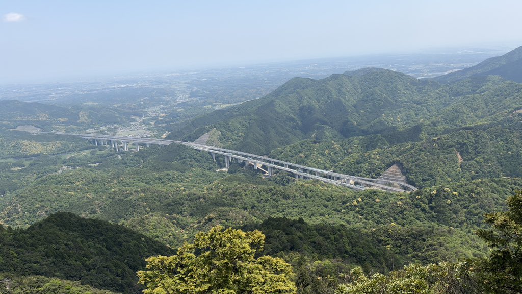 linux_k's tweet photo. 天気が良くて急遽山友からの登山のお誘いで、三重県の山へ行ってきました♪
朝はガスってたけど、徐々に晴れて登山日和でした⛰️😊 https://t.co/hLuh2Va6RR