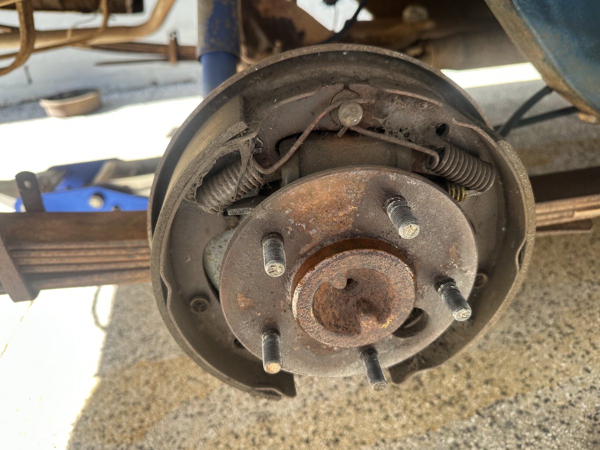 ScullyDamien's tweet photo. More work on the Valiant Ute today.
Dropped the radiator off to be re-cored, removed the helper springs, went over the rear brakes which looked really good and changed the spring shackle bushings which were in really nice shape and didnβt need it. π€·ββοΈπ
#oldcarstuff #Valiant #Ute https://t.co/dmudRmZb6v