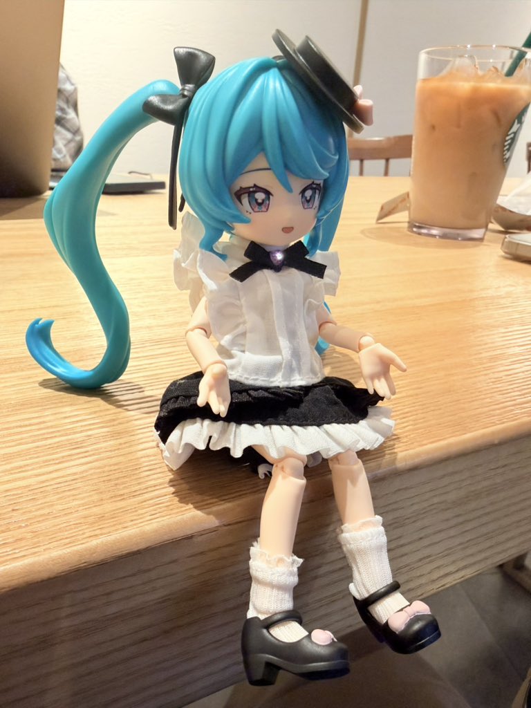 ʜᴏʙᴀᴋ tweet media