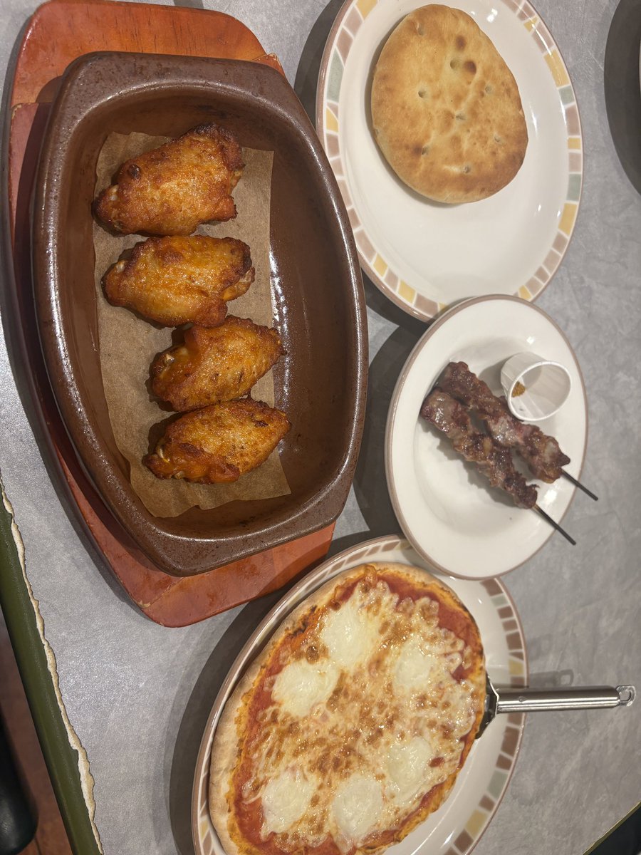先日予算ダイスで決めた2918円使ってサイゼで爆食してきました