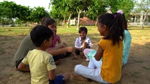 SingamYell21994's tweet photo. https://t.co/TnkMoHR2f6
పిల్లల్లో మాట్లాడే నైపుణ్యం పెంచేందుకు సరదా ఆట ఒకటి ఆడండి. రౌండ్గా కూర్చొని ఒక టాపిక్పై 20 సెకన్లు ఆగకుండా మాట్లాడాలి. ఇది స్టేజ్ ఫియర్ తగ్గించి ఆత్మవిశ్వాసం పెంచుతుంది.
#PublicSpeaking #KidsActivity #LearningFun #CommunicationSkills #YellowSingam https://t.co/rbD1i1vvmy