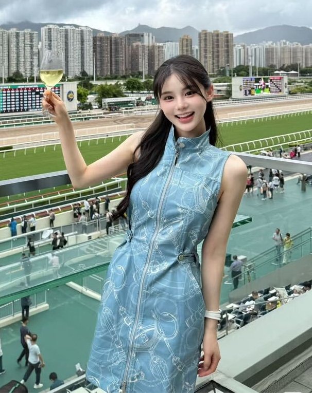 lingdaoka326's tweet photo. 别小看当下的每一份坚持，它会在未来某一天，让你站在自己曾经仰望的高度。 https://t.co/jMmJCxLZKE
