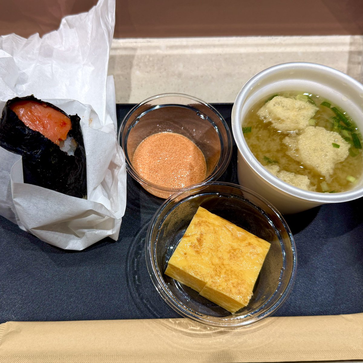 t_furusato's tweet photo. #ふくやのおにぎり を食べに来ました。美味！
#ふくや https://t.co/IAFh3D2J12