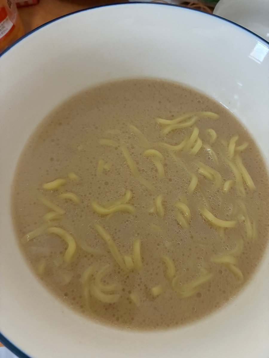 LongTau19529's tweet photo. 豚骨スープ作っての、手作り焼豚、太麺のラーメン！
かえしは、焼豚作りのタレで。まろやかさ、ほのかな甘みがベストマッチ！ https://t.co/PnEOvBf932