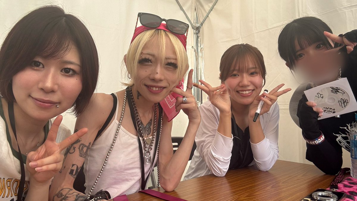 カホ tweet media