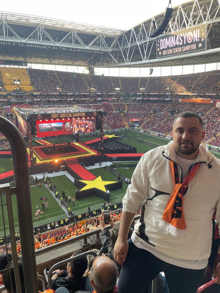 DrdBaskus's tweet photo. Bazı Hikâyeler Bir Kez Yazılır,
Bazıları İse Üst Üste Tarih Olur… 😎🏆 
26.Şampiyonluk Hatırası

#DOMİN4SYON #DörtDörtlükGece
#Galatasaray https://t.co/ZIawJ4ND2V