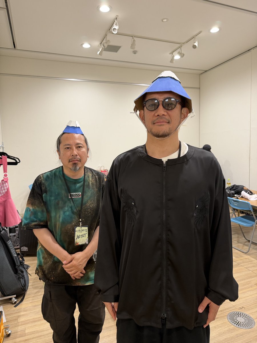 👹と👺。 ロンちゃんにいつか天狗のお面付けてもらってチェキ撮りたい