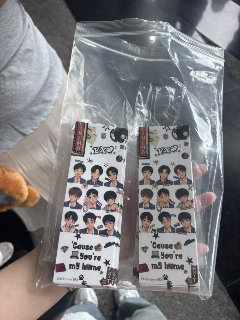 noop_pp's tweet photo. อยู่ตรงนี้นะคั้บ

#EXhOrizon_in_BANGKOK https://t.co/jf324xPUDr