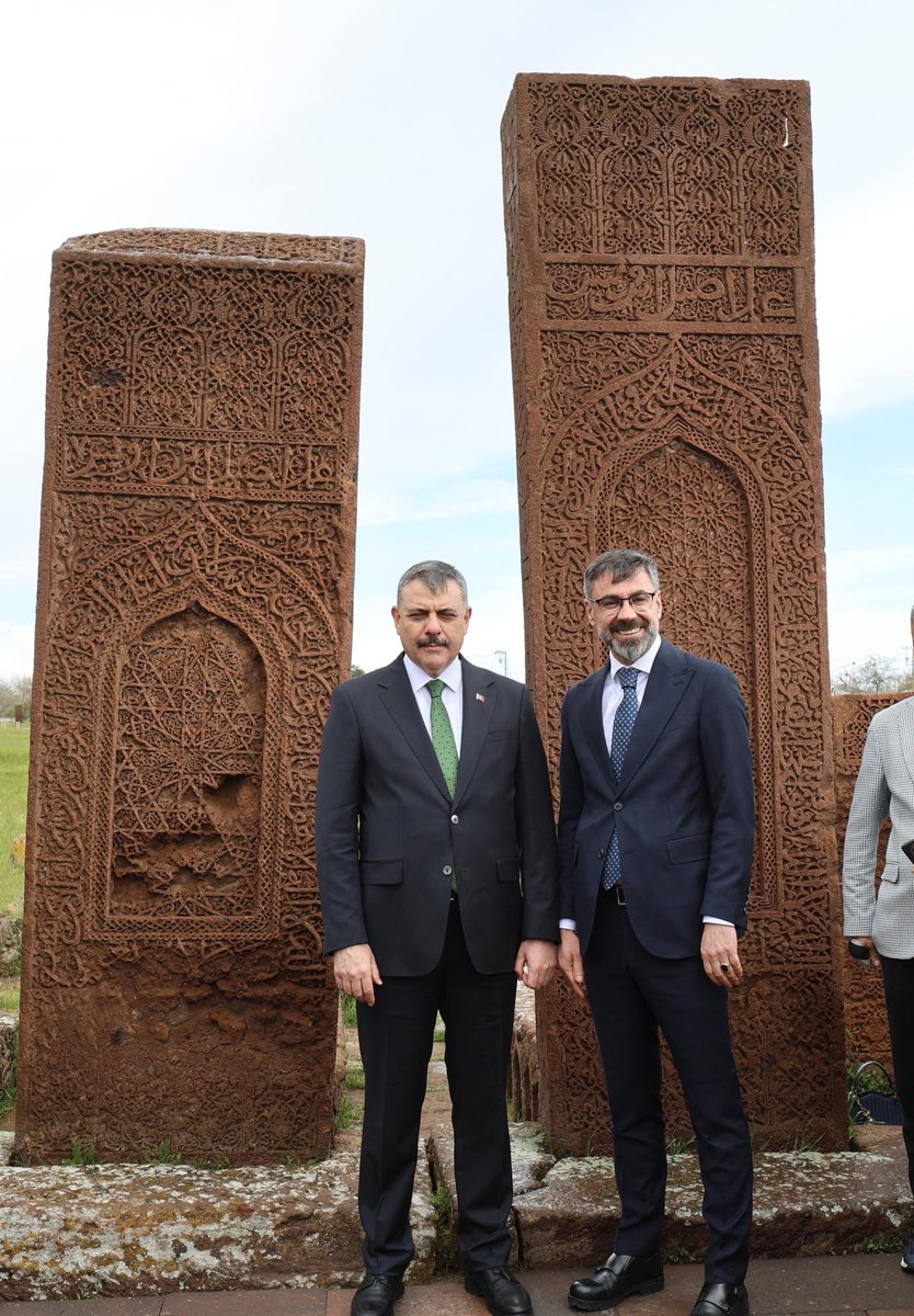 Ismail_Buhan's tweet photo. İç İşleri Bakanımız Mustafa Çiftçi ve Belediye Başkanımız Nesrullah Tanğlay Ahlat Selçuklu Mezarlığı Anısı. https://t.co/uOGZ0lM2z2