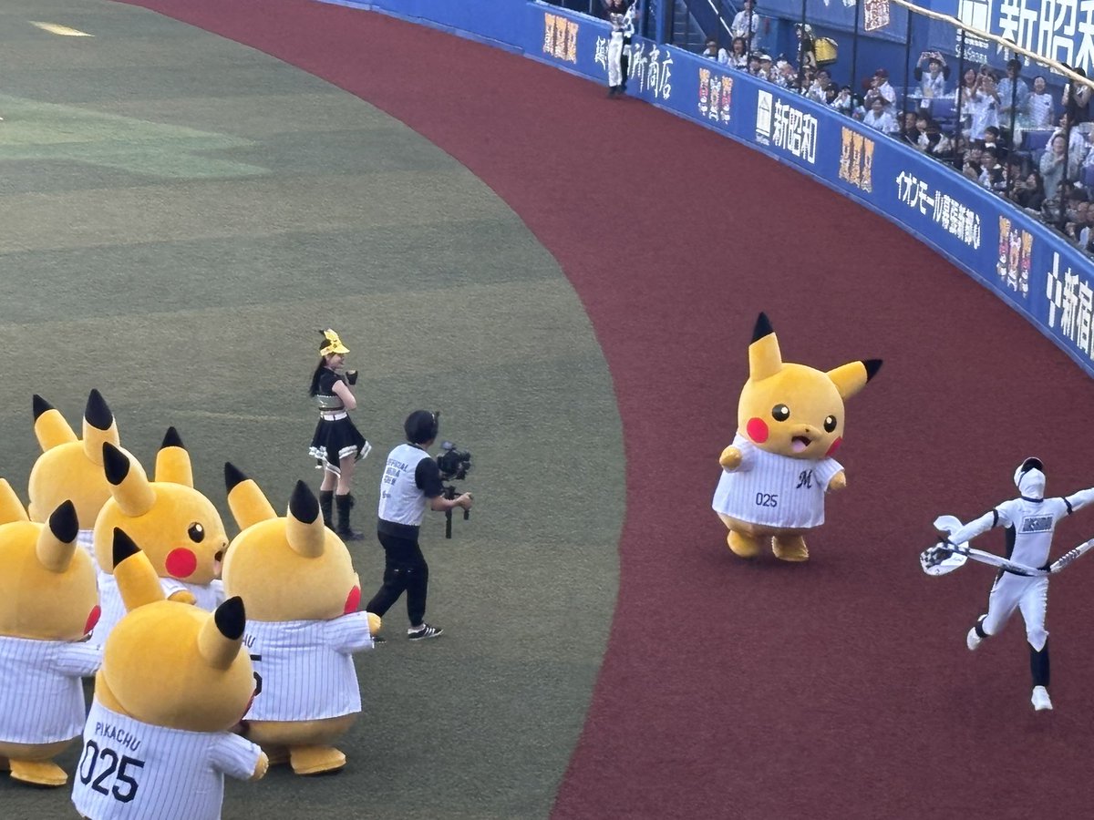 GnchrA's tweet photo. ZOZOマリンスタジアム周遊お疲れ様でした！
なんとか色違い背景でました😊
ここでの観戦初めてなんだけど、席が千葉ロッテのガチ応援席だったので、試合始まってからは一度も席に戻らなかったよ https://t.co/PvchT3iRTq