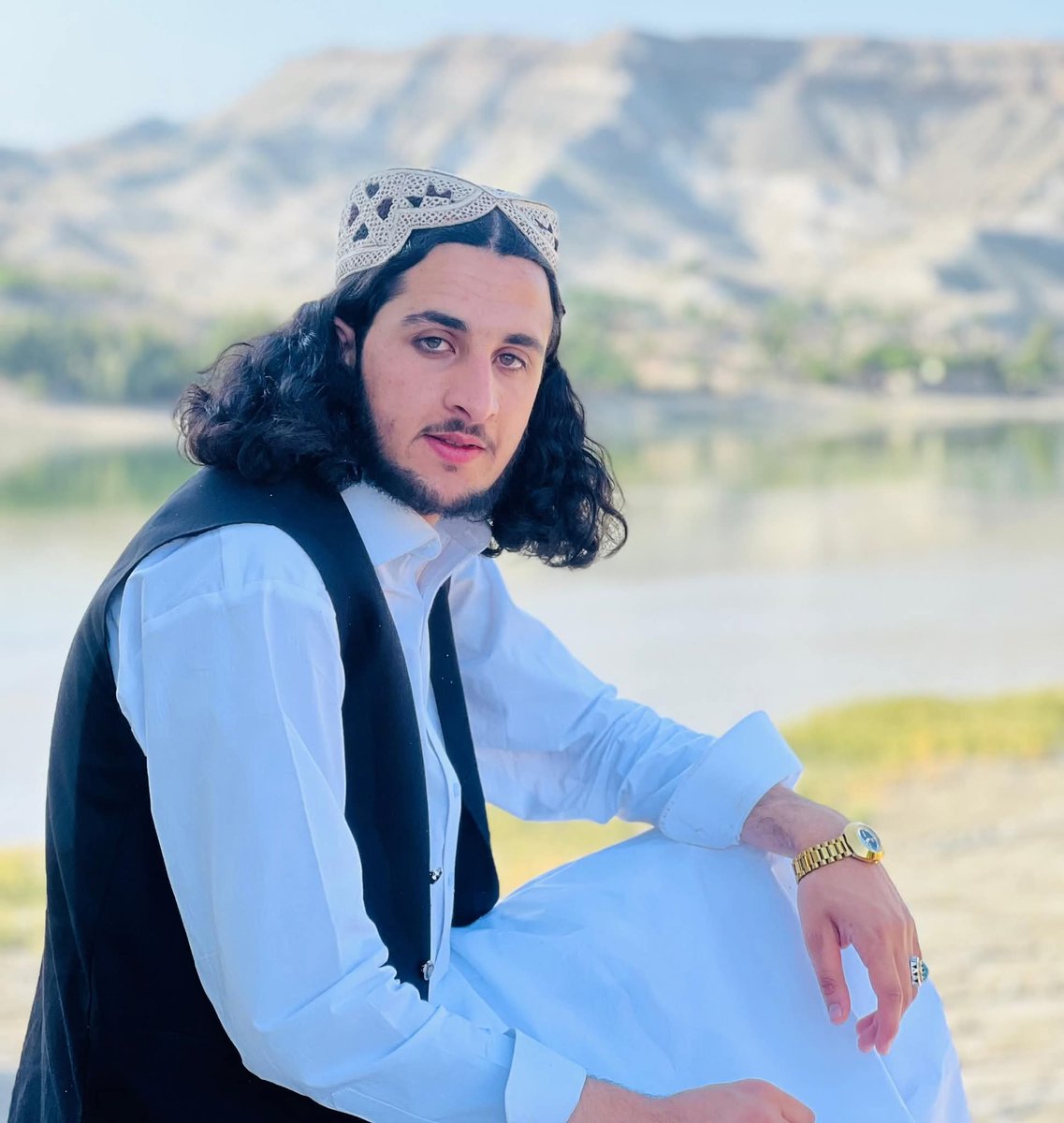 Hafz_sahl's tweet photo. ویره هیچکله دیوبنده څخه مکوۍ !🚶
وتُعــِزُمـن تشـــاءُ وتُـِذلُ مــن تشـــاءُ:🌷
عزت اوزلت ورکونکی یواځی الله ﷻ دی،☝
       حافظ ساحل https://t.co/ofWBZ5Ggc5