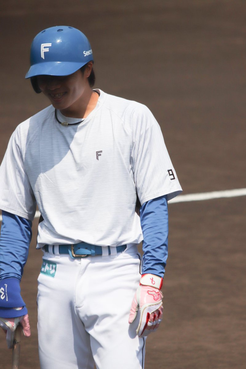 転がったボールと持ってたバットでゴルフしてた卓さん⛳️ 思ったより
