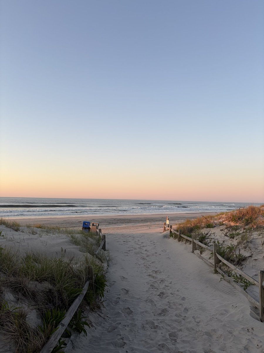 silvrgoat06's tweet photo. Good morning from Stone Harbor, NJ
#sunrise #Saturday #JerseyShore #summervibes #workbreak #stoneharbor https://t.co/WU79JlRA6X