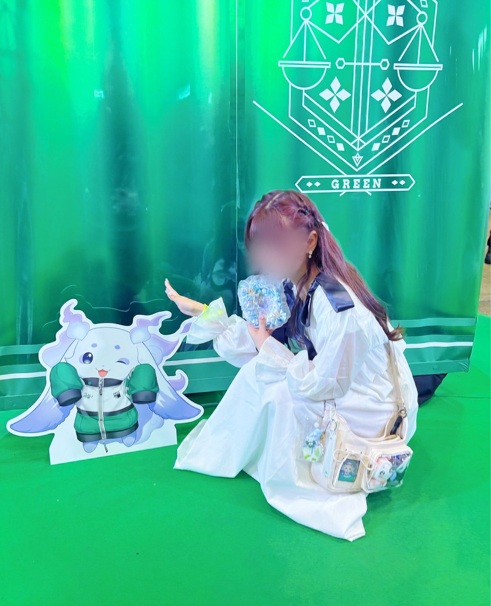 みお tweet media