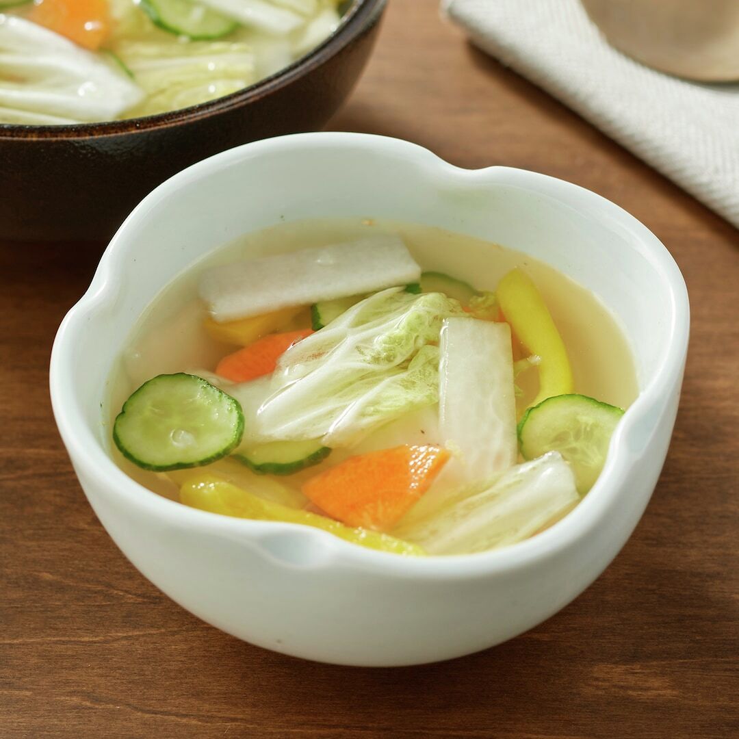 muji_net's tweet photo. 唐辛子を使わない、韓国の水キムチをお手本にした、漬け汁ごと味わう「水キムチの素」が新登場。
酸味のある、さっぱりとしたお漬物が手軽につくれます。

https://t.co/E8KQlS9s3a https://t.co/9KTh4ObbOi