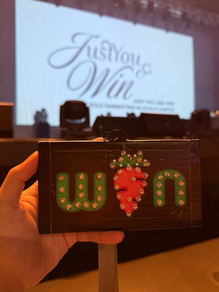WinmetawinO's tweet photo. เกียมตัวกรี๊ดดดกันค่าาา

WIN 1ST FM IN KL 

#JustYouandWin1stsoloFMinKualaLumpur
#winmetawin https://t.co/MYA0M7gFkn