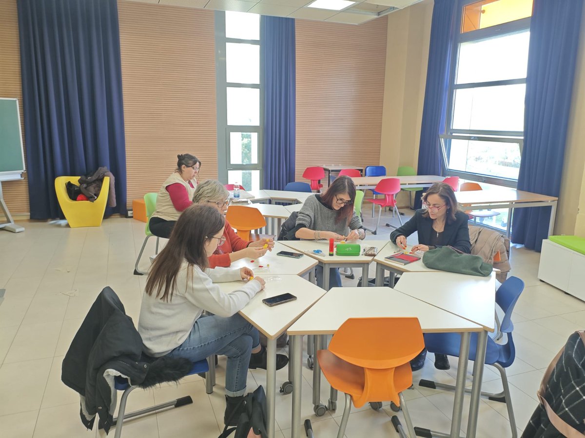 Educarm tweet media