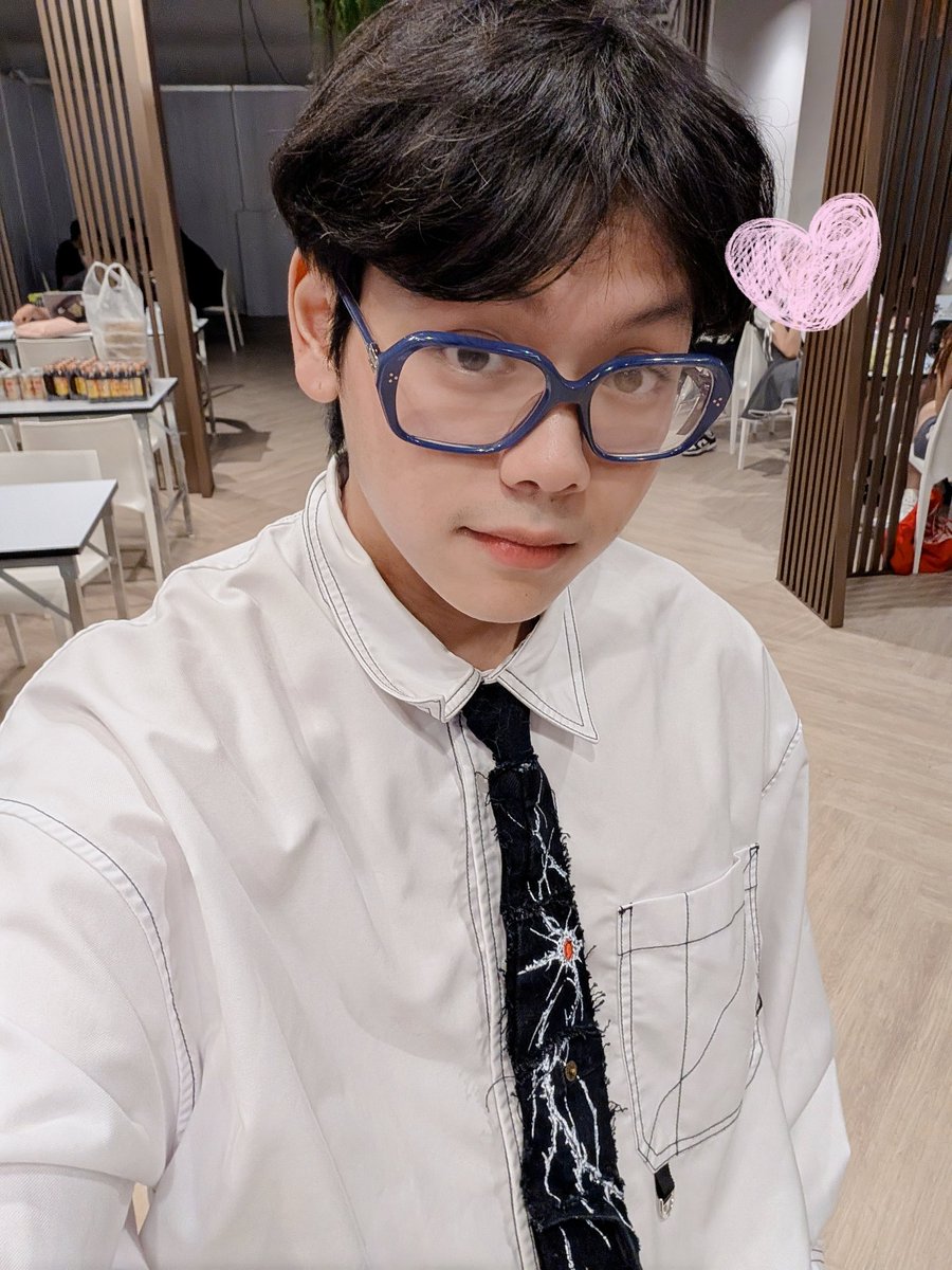 sam__emas's tweet photo. วันนี้ขอเป็นหนุ่มออฟฟิศบ้าง https://t.co/K3ystgUcce