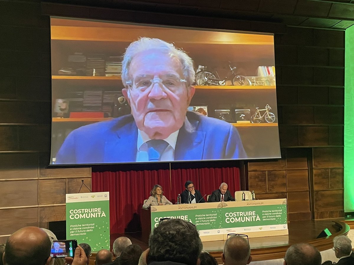 Demos_Piemonte's tweet photo. Costruire Comunità Roma 16 maggio 
L'intervento del ex Presidente Romano Prodi sui temi europei: abolizione dell'unanimità, difesa comune, sistema di telecomunicazioni, approvvigionamento energetico e casa. Progetto europeo sul Mediterraneo. 
#LaforzadelNoi https://t.co/RJCtCxuqg6