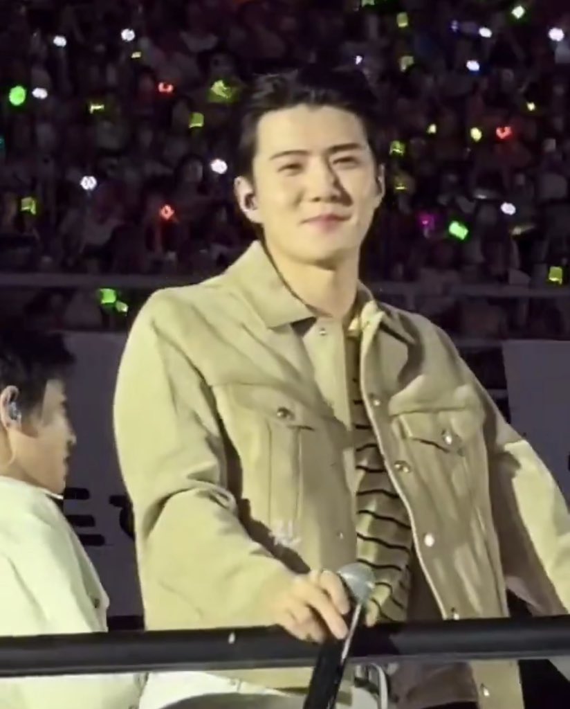 selubae94's tweet photo. เซฮุนยิ้มแบบนี้ตั้งแต่คอนเอสเอมทาวที่ไทย งานแฟนไซน์เมื่อวานแล้วอะ อารมณ์ดีอะไรน้อ ประเทศไทยของกินอร่อยหรืออะไร https://t.co/huEUz1telx