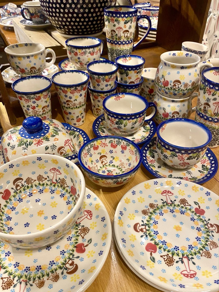 ハーチェク店内で開催中のポーランド陶器展 人気のハリネズミ柄は
