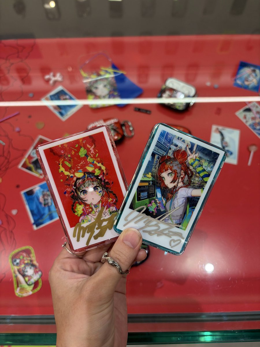 Mika Pikazoさんにサインを書いていただきました✨ サイン入りポスター