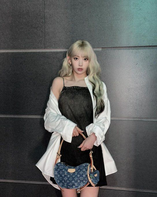 allaboutsakuraa's tweet photo. ㅤㅤㅤ  
   ⋆𐙚₊˚ moonlight in velvet black  

soft blonde waves,  
a quiet stare,  
and a heart-shaped night ♡  

like elegance  
wrapped in silence—  
pretty without trying at all.  

ㅤㅤㅤ https://t.co/dNSclaqi7g