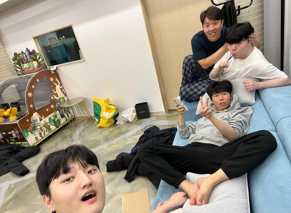 초승이 tweet media