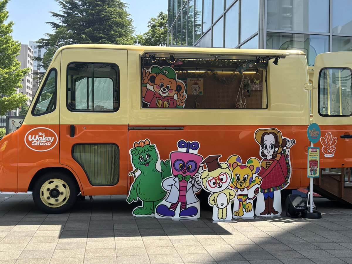 okurara30's tweet photo. ウェイキー号を見に仙台行ってきた🚌早めに着いて勾当台公園ですずめ踊り見てNHK仙台へ。撮影後にシールもらえて娘めっちゃ喜んでて良かった💮 https://t.co/h6tnRBaovZ