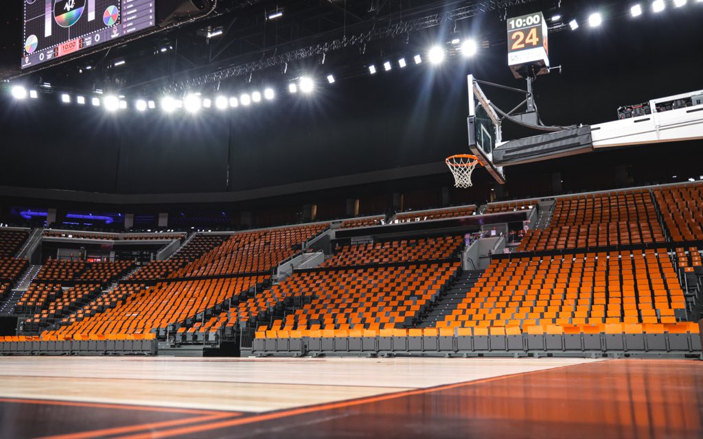 valenciabasket's tweet photo. 𝐒𝐄 𝐕𝐈𝐄𝐍𝐄 𝐓𝐈𝐅🟠

Mañana, para justo antes del segundo partido de la final, tendremos aplaudidores gigantes que formarán un mosaico por todo el @roigarena lleno de taronja y con las letras que nos identifican, VBC. Se viene un impulso importante antes del partidazo. Va Familia, apretem!

🏆 P2 #FinalLFEndesa
🏠🆚 @casademontBZ 
⌚ Domingo, 11h
📺 @apunt_media / @teledeporte 
🤝 @Teika_es