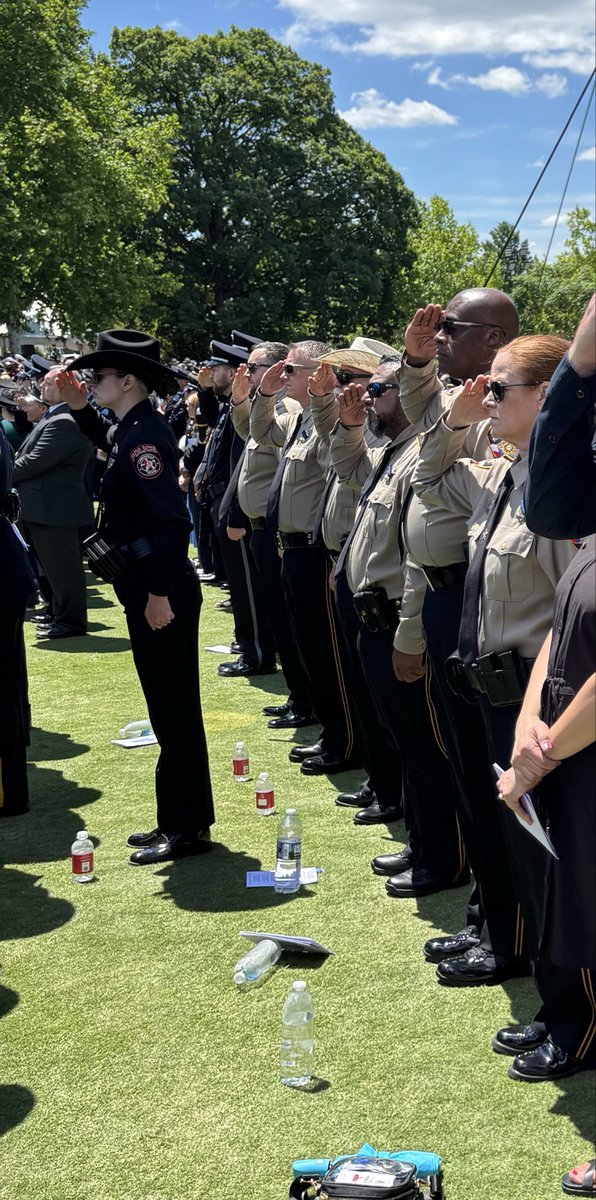 Tcslea912's tweet photo. During National Police Week, we want to recognize the #TCSLEA members/officers/dispatcher who traveled to Washington, D.C. to honor the brave men and women who made the ultimate sacrifice in the line of duty.
TCSLEA is honored to support our members/Officers/Dispatcher in DC. https://t.co/1t7akaljLD