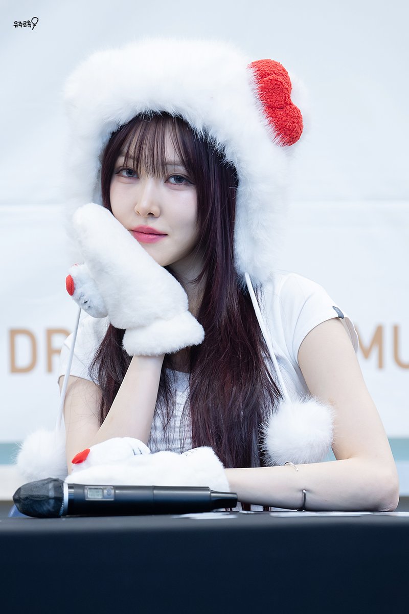 971004_yuju's tweet photo. 260516 팬싸

💙

#유주 #YUJU #최유나 #망망

🐶https://t.co/QGmaLkm6UK https://t.co/zcPA7bosoa