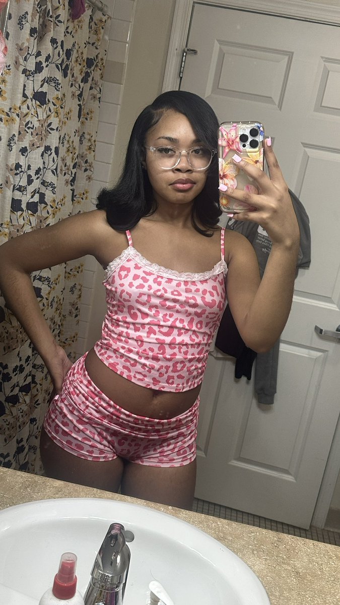 𝐬𝐲𝐫𝐞𝐧 ✰ . tweet media