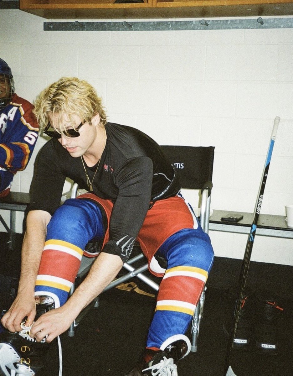 luu;off campus era🏒 tweet media