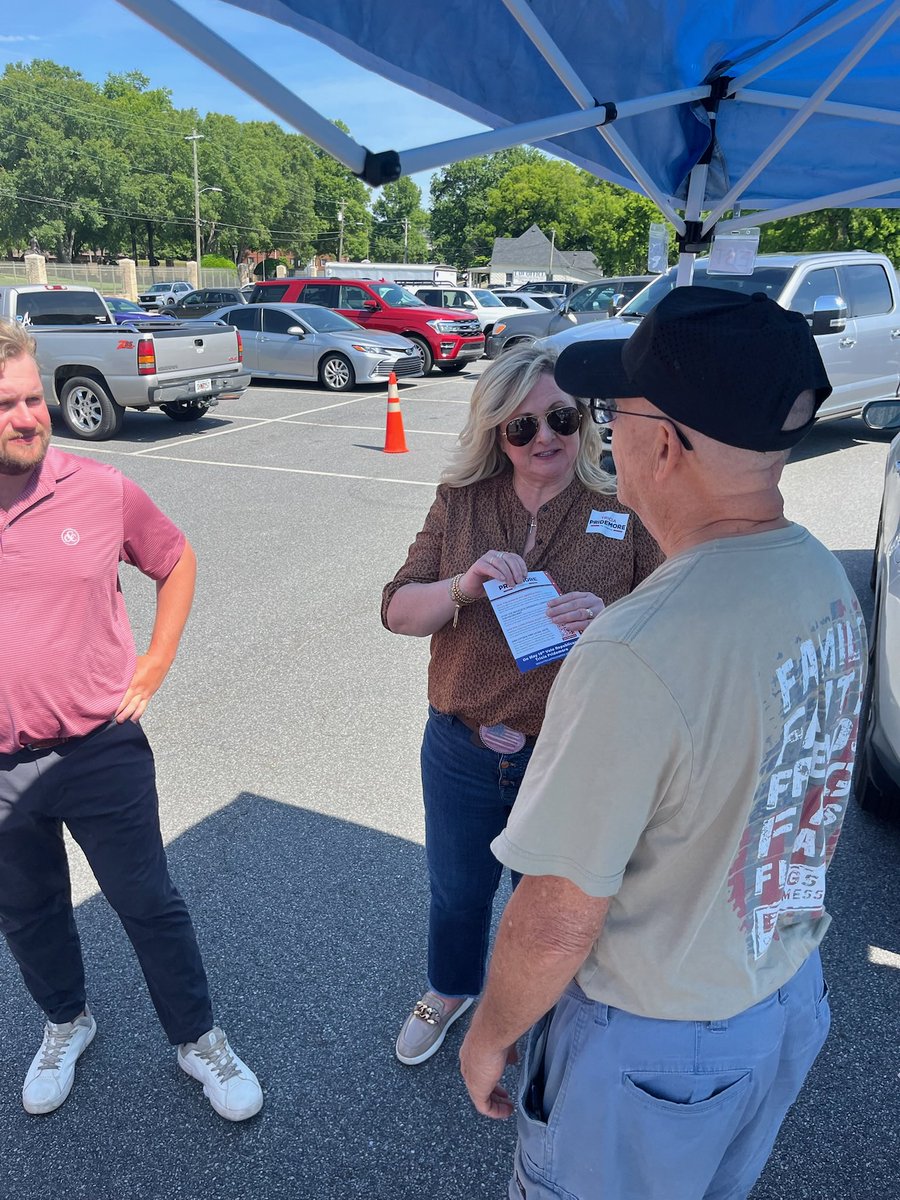TPridemore's tweet photo. Sweet Tea Tour is rolling through Cartersville this morning! Check the schedule and join us on the road to victory! #VoteTriciaTuesday 🗳️🇺🇸 https://t.co/WLsraIfM8q
