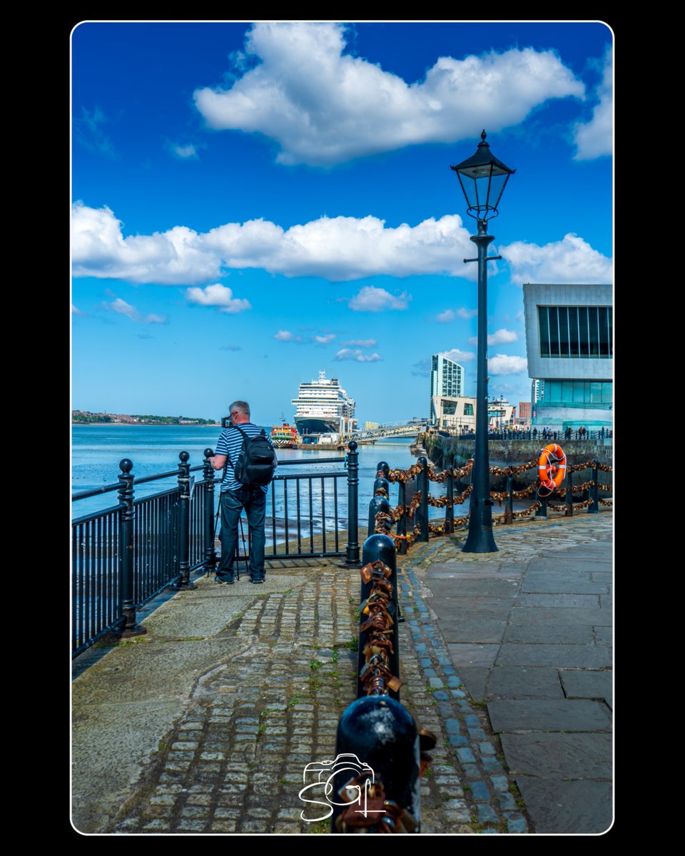SGL_Simon's tweet photo. Out for a walk along River Mersey &amp; Royal Albert Docks. 

#photography #exploring #liverpool #rivermersey https://t.co/kGX7ed017d