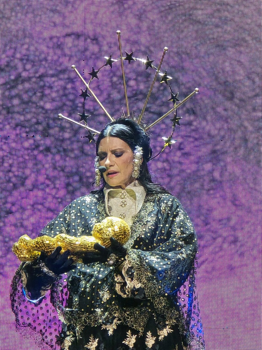 ae210919's tweet photo. Hoy cumple años esta belleza de mujer, la que gracias a su música cambió mi vida hace 12 años,
❤️❤️Te amo infinitamente @LauraPausini Tanti Auguri😍 https://t.co/oDmwjRpGKz