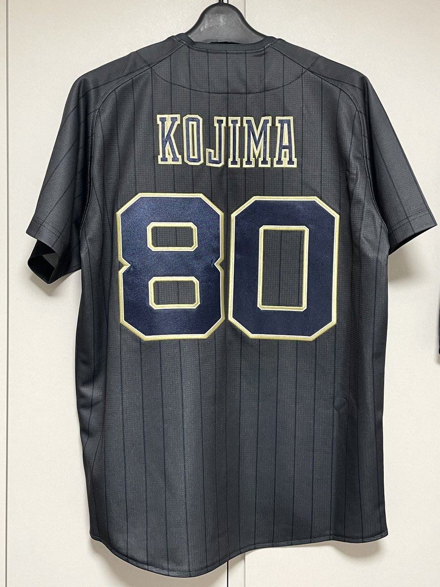 kkgwtborix's tweet photo. 今年のサードユニは小島コーチにしました！ｶｯｺｲｲ https://t.co/CSk2uN16k3
