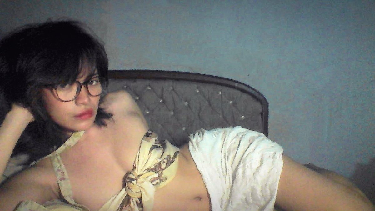 anajoestarr's tweet photo. I'm a hot nerd last night https://t.co/L9PkneHrgH