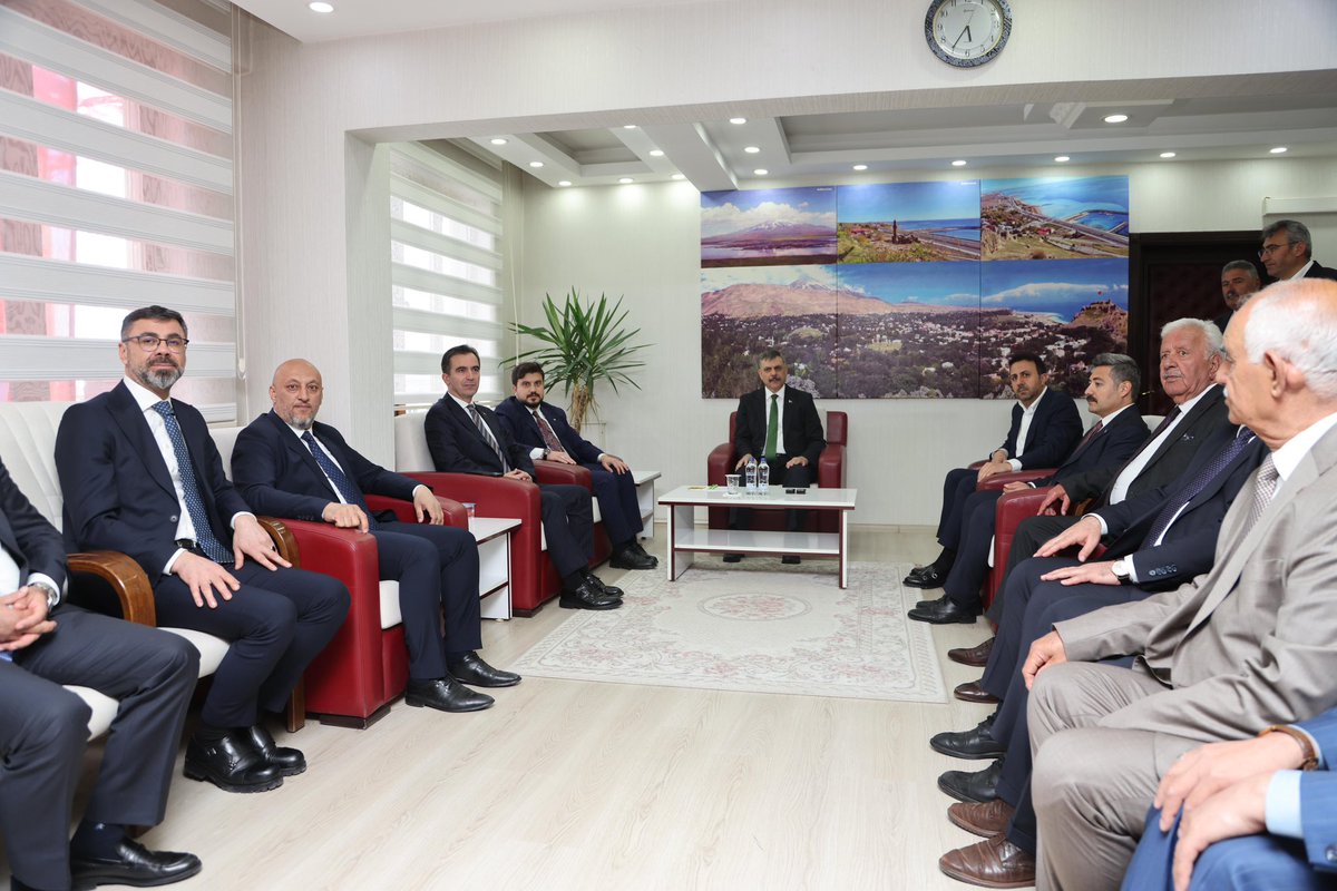 EnginGunceoglu's tweet photo. İçişleri Bakanımız Sn.  @mustafaciftcitr ve Milletvekilimiz Sn. @T_Bedirhanoglu ile birlikte Adilcevaz Belediyemizi ziyaret ettik.

Nazik ev sahipliği ve misafirperverliğinden dolayı Belediye Başkanımız Sn. Abdullah Akbaba’ya teşekkür ederiz. Adilcevaz’ımız için durmadan çalışmaya devam ediyoruz.