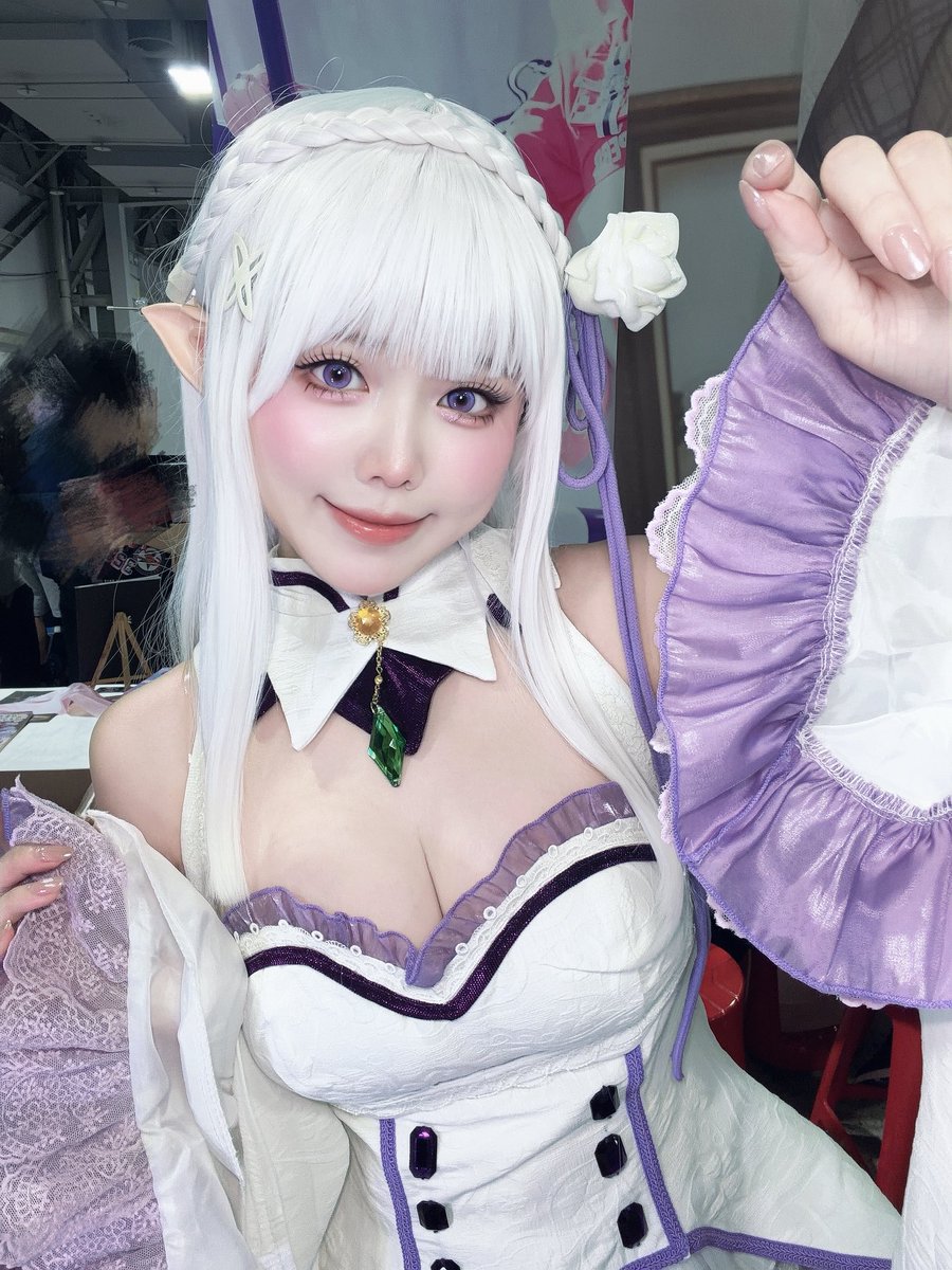 won_u_bae's tweet photo. PF44 
Emilia from Re:Zero today ⏜ ۫ . ⟡
Thank you for the photos and chats ✨
So happy to see everyone ♡
Hope I could capture Emilia’s gentle dreamy vibe 💜

#Emilia #エミリア #リゼロ #cosplay https://t.co/u5hhzuhlOX