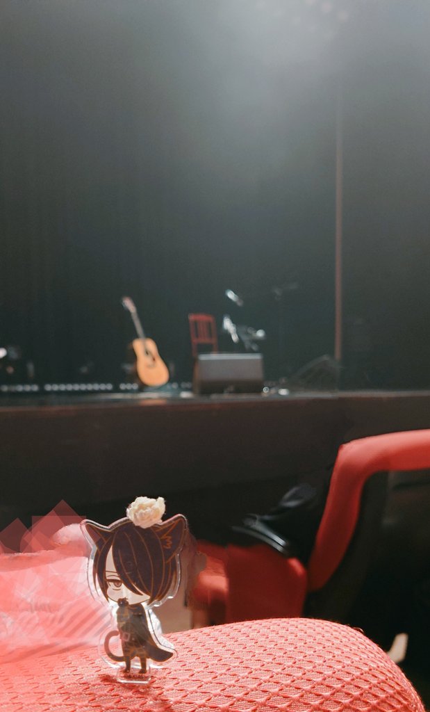 jujuai3's tweet photo. なんと♥2列目！

18日のお誕生日直前
バースデーライブ🎂
おめでとうございます♪
デビュー50周年♥
おめでとうございます♪

終演後は恒例エアハイタッチ👋

#リチャとお出掛け　
♡ https://t.co/umZWSjrqUN