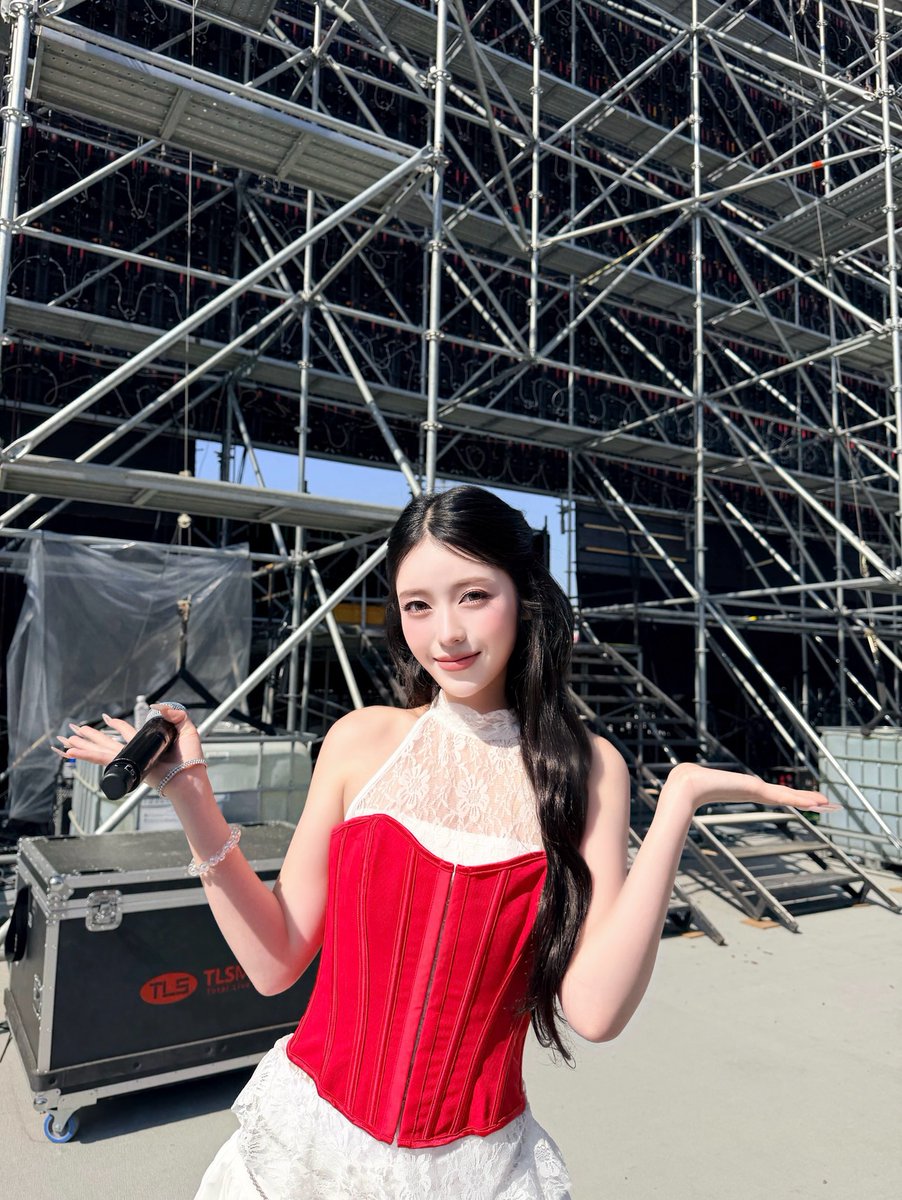 e11ivyn_global's tweet photo. 📷 | E11ivyn's Instagram Post
⠀
Asan super hero concert ❤️⠀
⠀
#E11iVYN #일레븐 #SHION #시온 https://t.co/hHa9lpOxlE