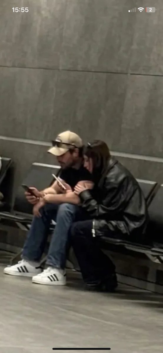 Battybear_22's tweet photo. I don't know if A and Z r together or not but that's definitely not them I mean look at their faces the girl has long hair nose and face not zey and the guy's face is not also this one has a long mustache and smaller face keep believing nonsense r u blind?😆
#isfad #erzey #zeydem https://t.co/lybgHHwRHT