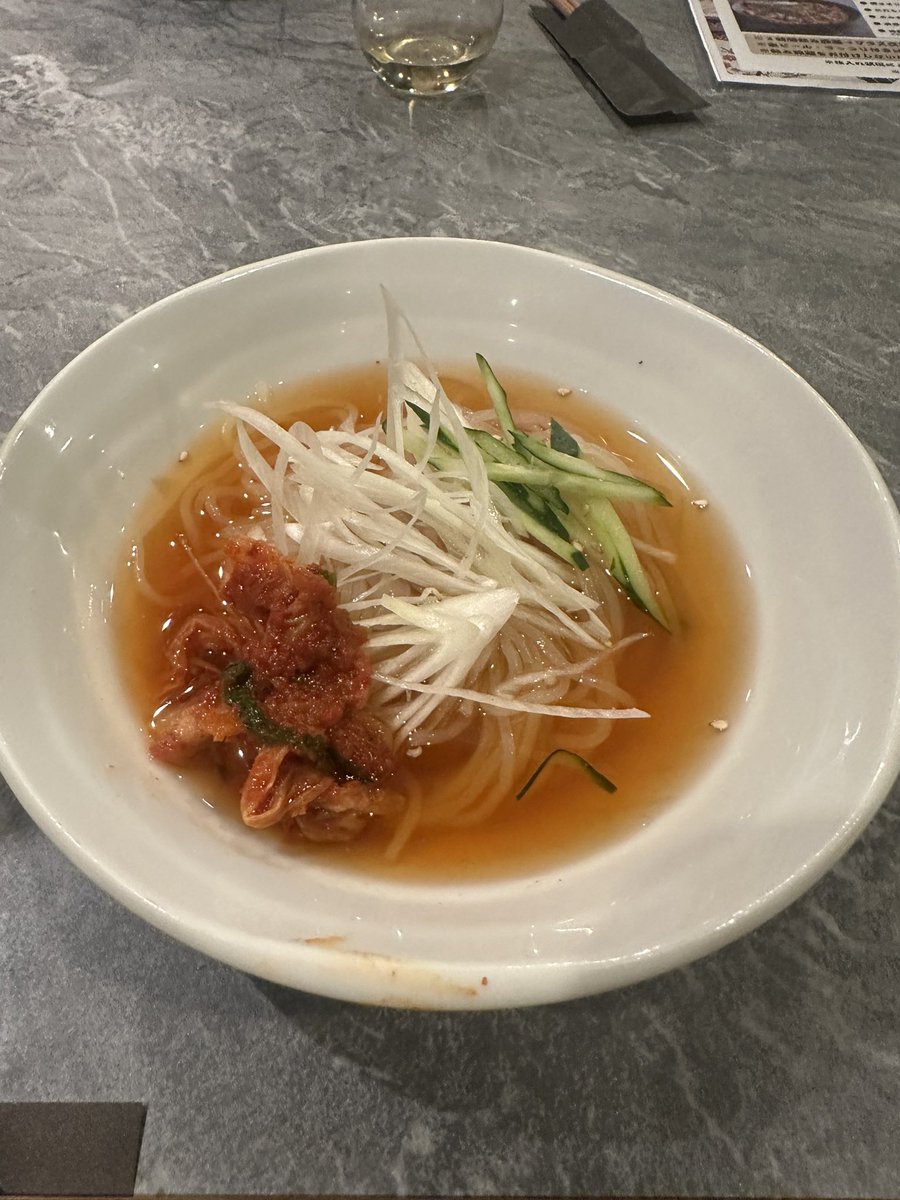 sakanamioshi's tweet photo. 日曜日の観戦を前にみんなでオフ会。
住吉にある焼肉 桃松庵に行ってきました！
今回は飲み放題付き8000円（生ビールとマッコリを入れると＋1000円）のコースでした。
もう、前菜のビーフシチューから美味しい！
肉も素人が焼いても柔らかくて美味しい！
タレも塩も美味い！
剣翔さんも奥さんも素敵！ https://t.co/GDTCo8ZOBs