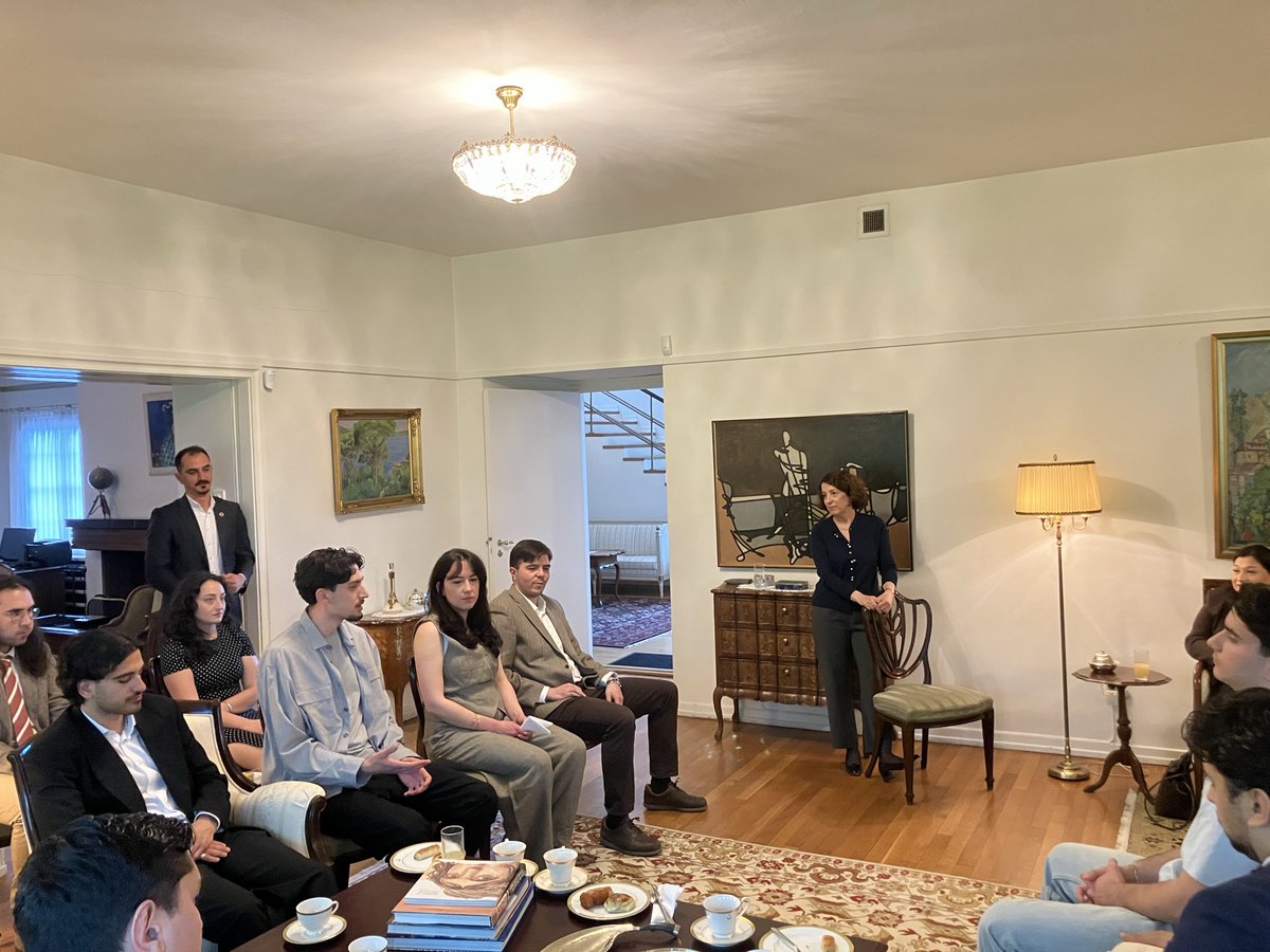 TC_OSLOBE's tweet photo. Bugün Oslo ve çevresinde yaşayan gençlerimizle bir araya geldik. Aramızda bulunan gençlerimize teşekkür ederiz. https://t.co/3LepCVWgEU