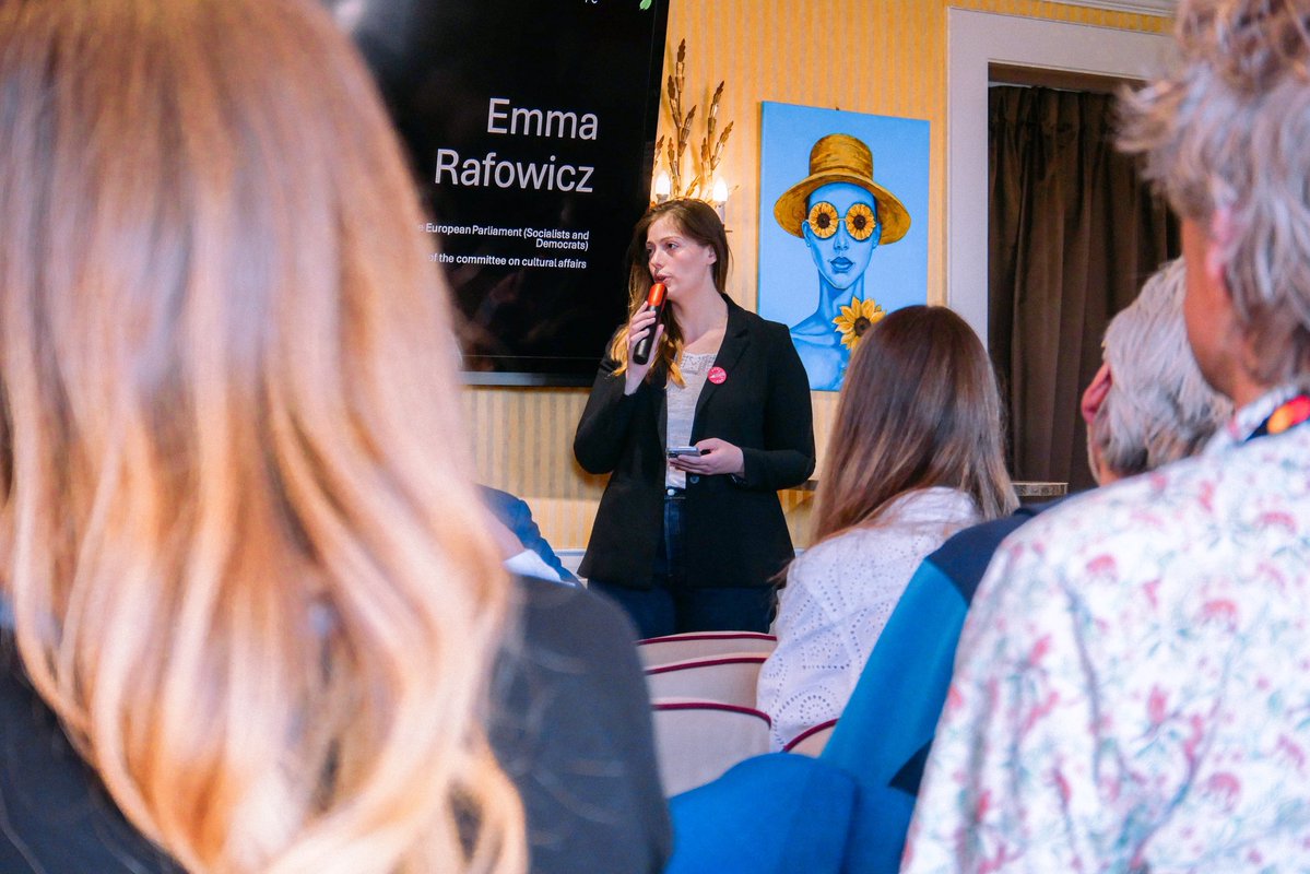 Emma Rafowicz tweet media