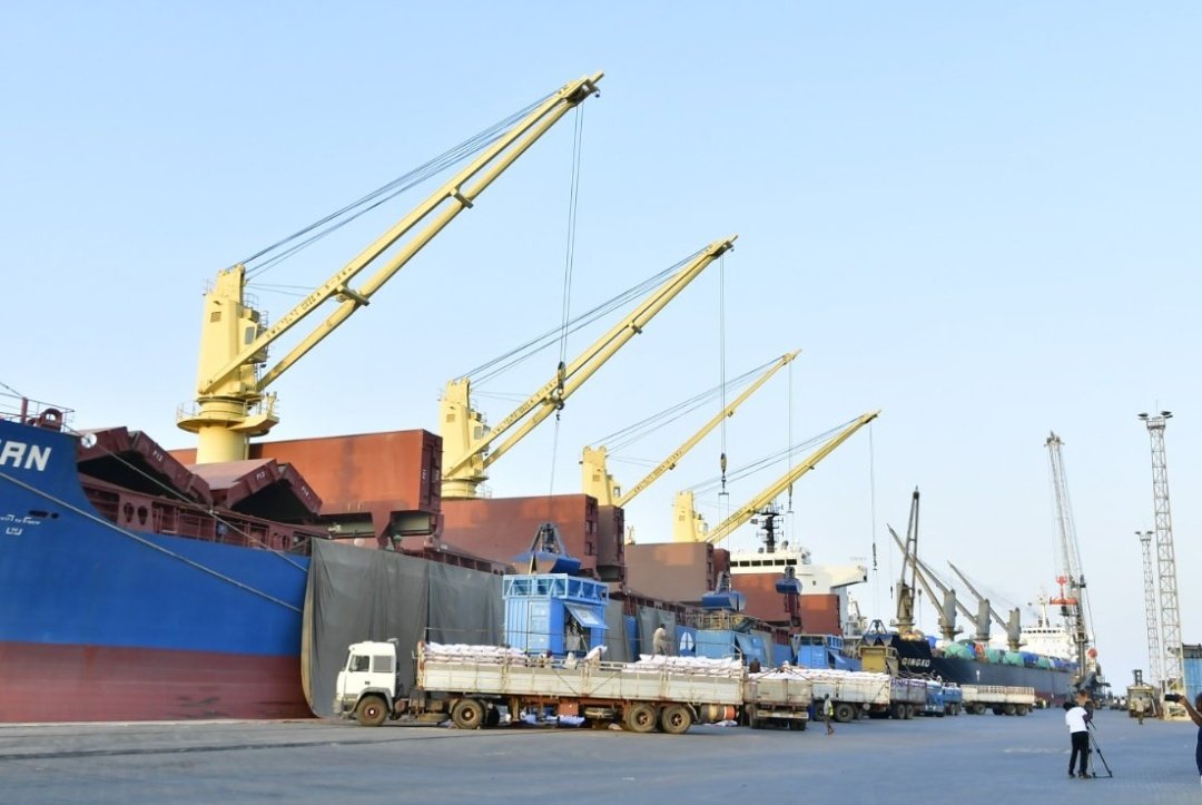 menkemD's tweet photo. Cairo &amp; Asmara signed a maritime transport cooperation agreement and agreed to launch of a shipping line connecting the countries ports across the Red Sea. Egypt is also ready to transfer its expertise to Eritrea in the fields of railways, ports, and maritime transport. 🇪🇷🤝🏾🇪🇬 https://t.co/fQM4lPzZXo